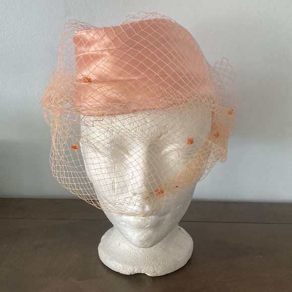 Vintage peach hat with veil - Picture 1 of 13